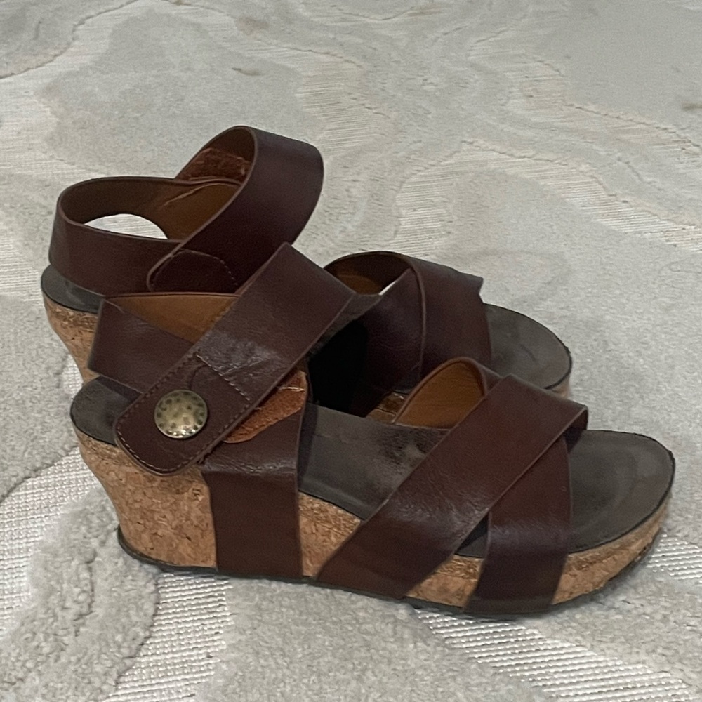 Pierre Dumas wedge heels
